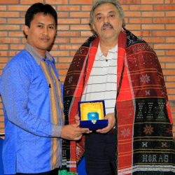 NORTH SUMATRA - Imposición de -Batak Ulos - Traje de Jefe ribal